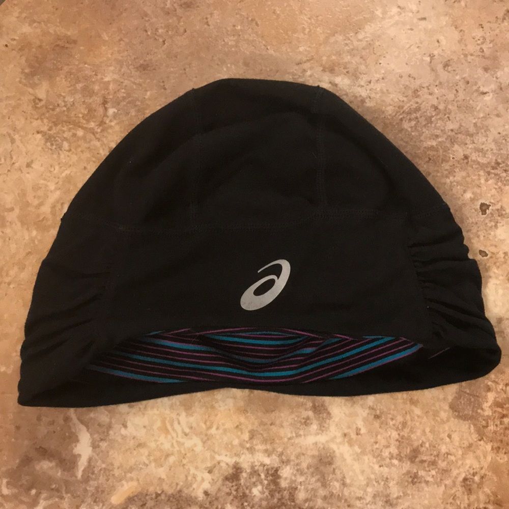 Asics beanie cap with ponytail holder